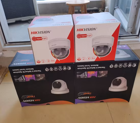 Todas las cámaras CCTV de Hikvision Cámara espía de vídeo en red de seguridad mini domo tipo bala fija Colorvu de 2 MP